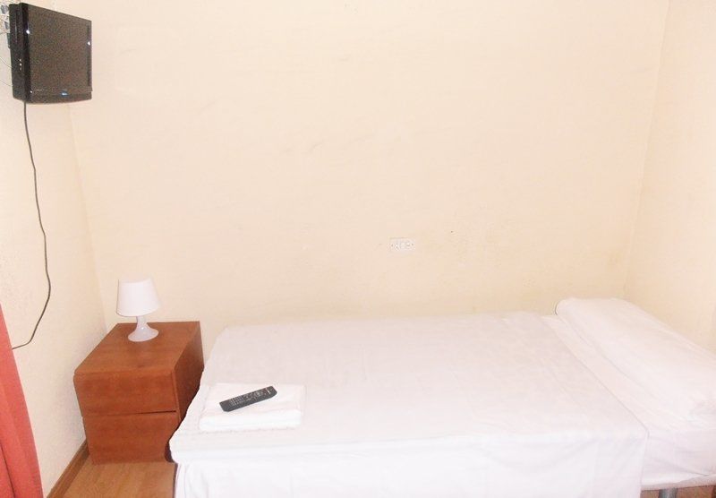 Hostal Numancia Madrid Esterno foto