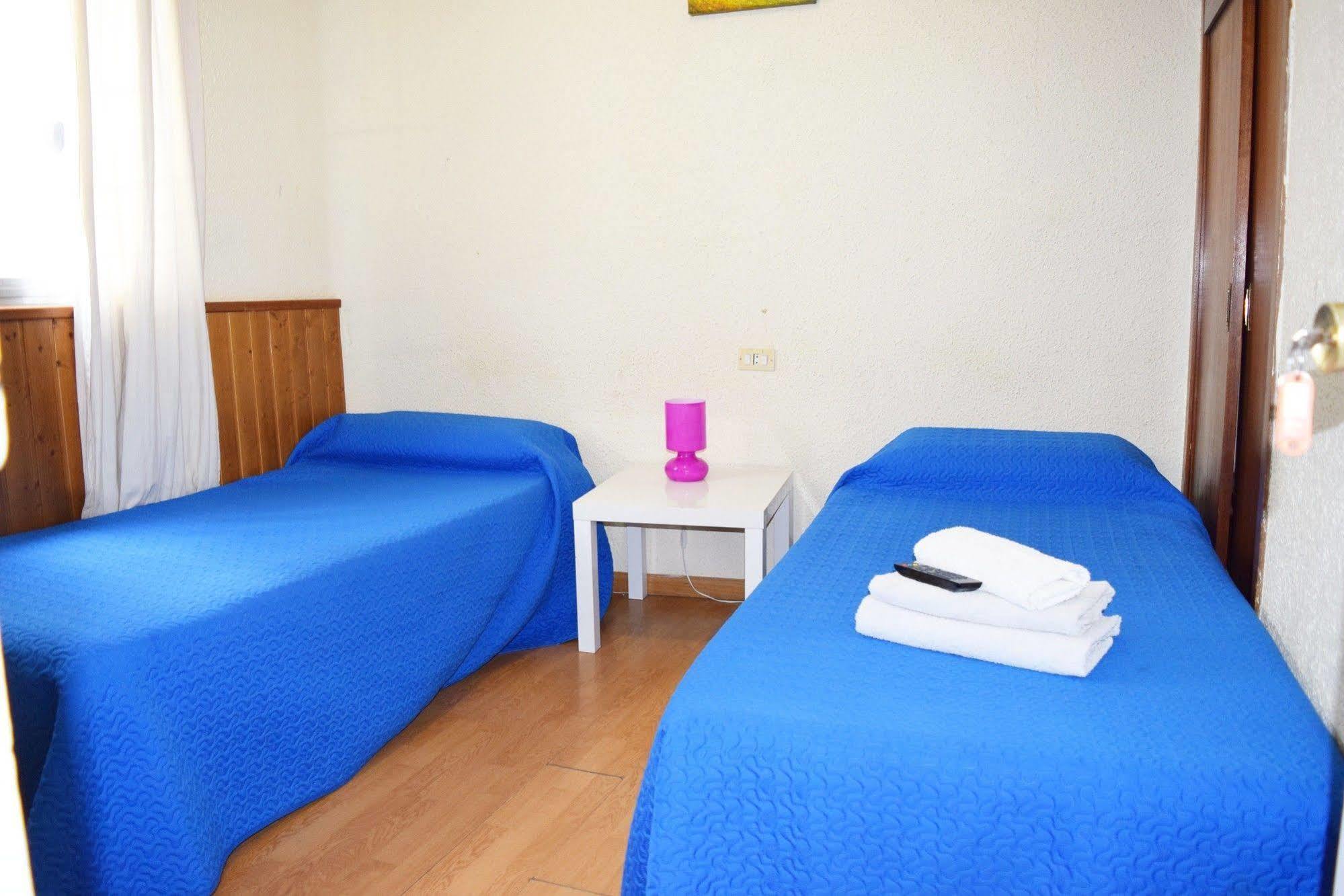 Hostal Numancia Madrid Esterno foto